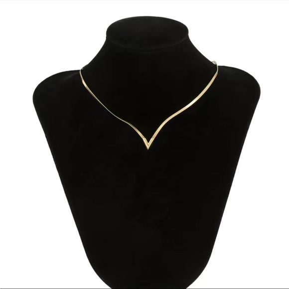 LAST ONE! Men’s - V Shaped Flat Snake Collarbone Chain herringbone Necklace Gold - Picture 5 of 9